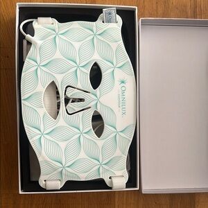 Contour Green and White LED Mask